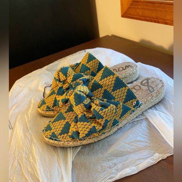 Sam Edelman Blue and Yellow Tribal Slides US6 - Picture 4 of 7